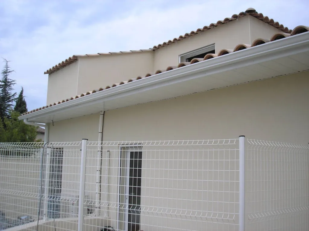 Chantier aux alentours de Lapalud. Sous-faces blanches. Chantier aux alentours de Lapalud. Sous-faces blanches.