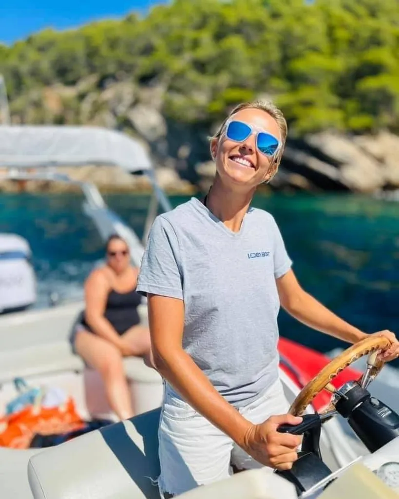 Balade partagée en bateau Eden Boat au départ de La Ciotat pour découvrir les Calanques.