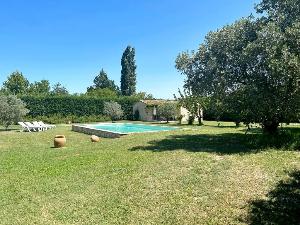 VILLA AVEC GITE ET PISCINE SUR 3590 M² AU CALME ABSOLU À PERNES-LES-FONTAINES   