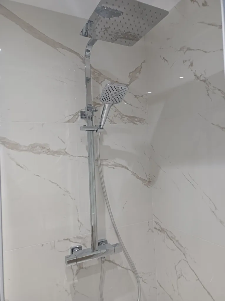 plombier installation colonne de douche mougins