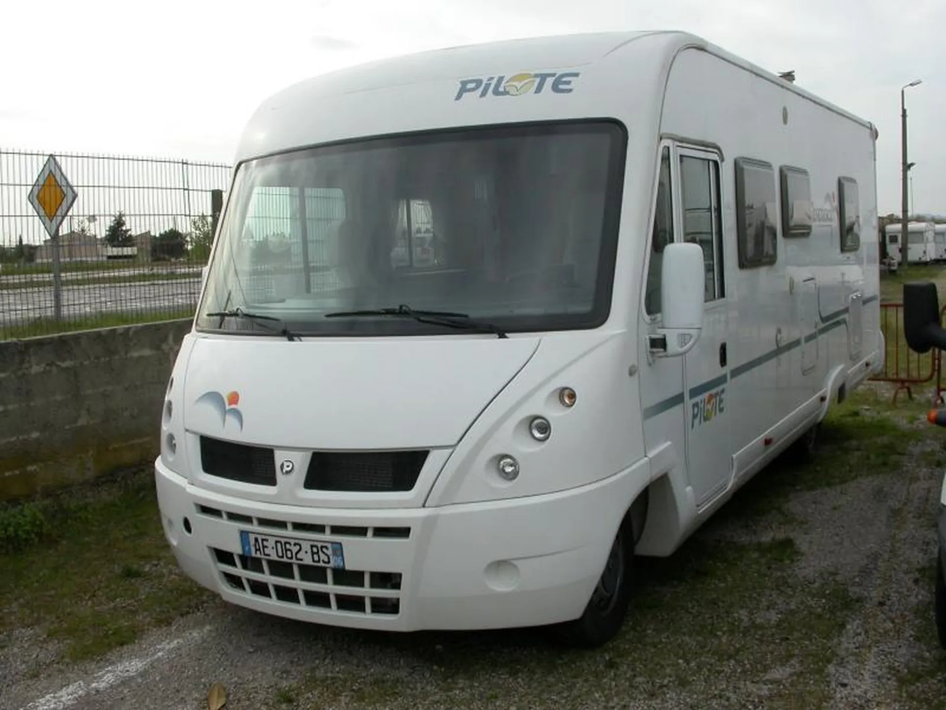 Camping Car Pilote G 735 occasion trés bon état à Lançon de provence