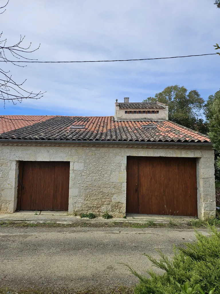 Réaliser un remaniement de toiture avec dépose de plaques amiantées à Gordes