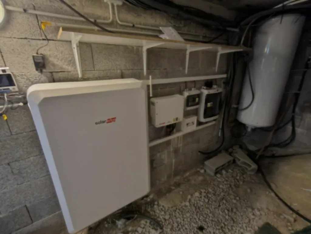 Pose d'une batterie de stockage physique par Provence Energie Solaire Services à La Ciotat