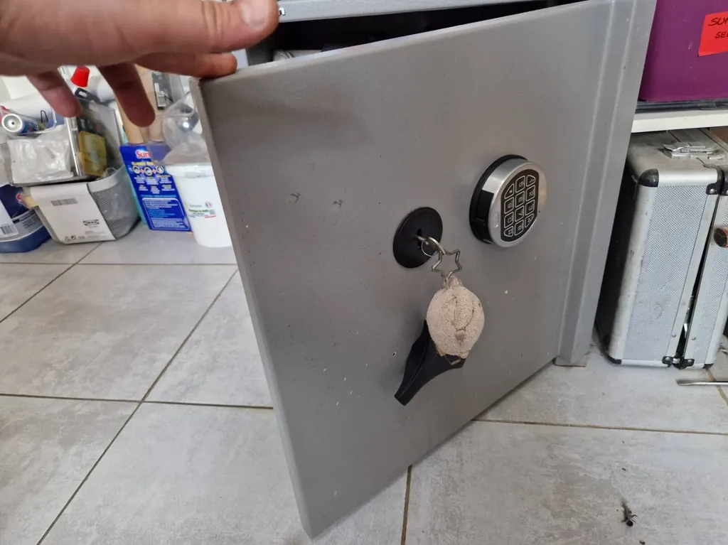 coffre fort sur Roncq ayant était dépanné par serrurier coffretier