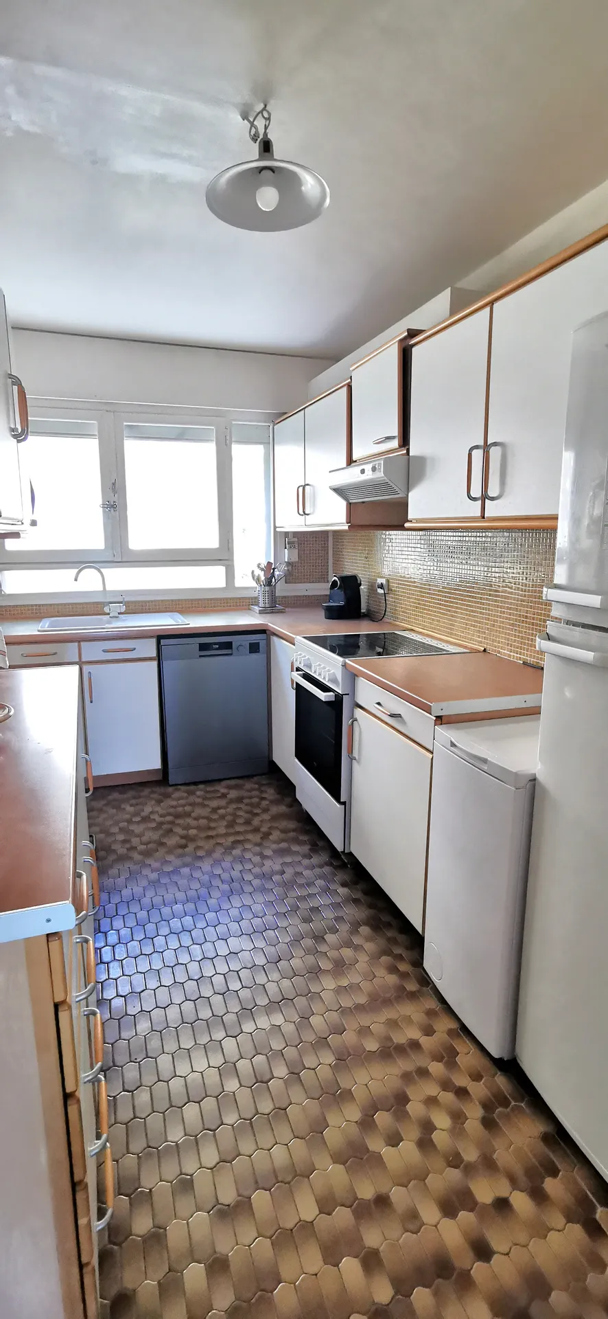 Vente appartement T4 Cassis  avec terrasse vue panoramique, cave & garage dans résidence sécurisée de standing avec piscine & ascenseur