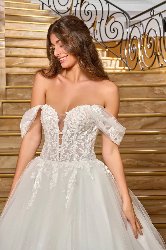 Robe de mariée princesse manches bateau avec longue traîne Aix-en-Provence