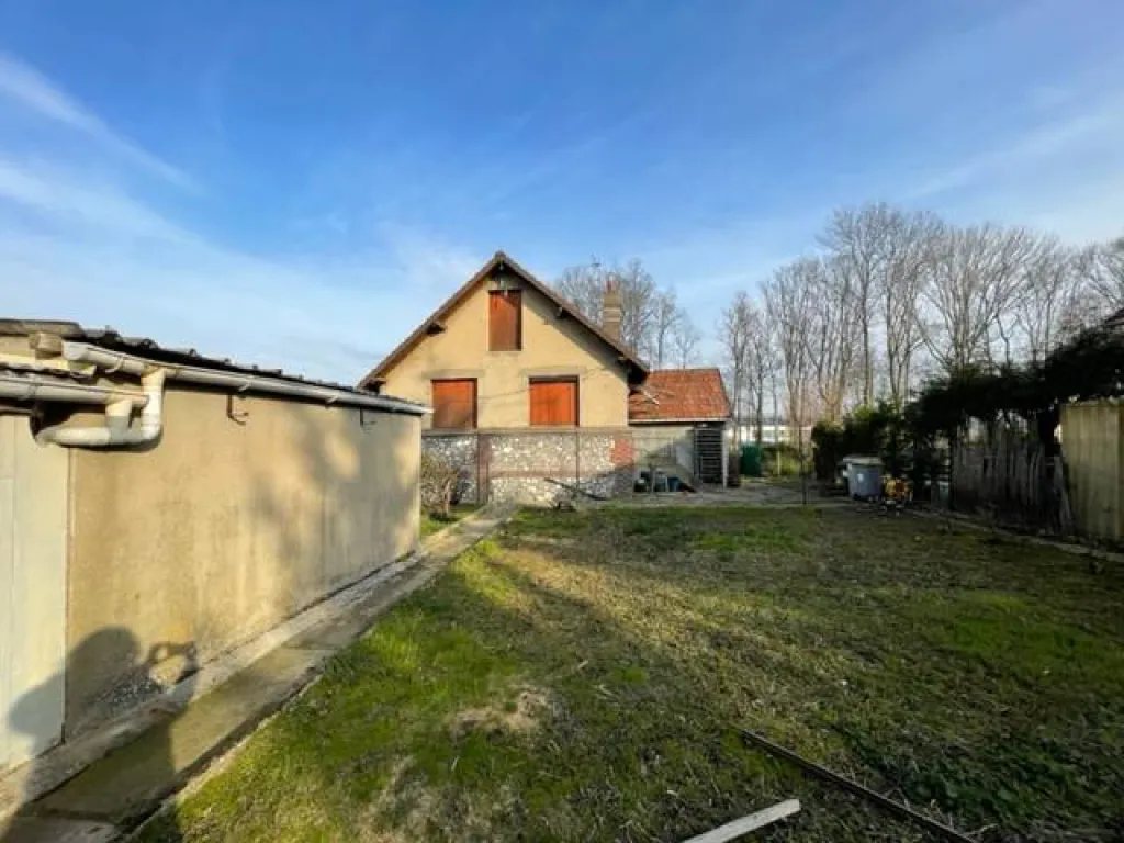 A vendre maison à rénover de 60 m² sur un terrain de 470 m² commune de ELBEUF 76500