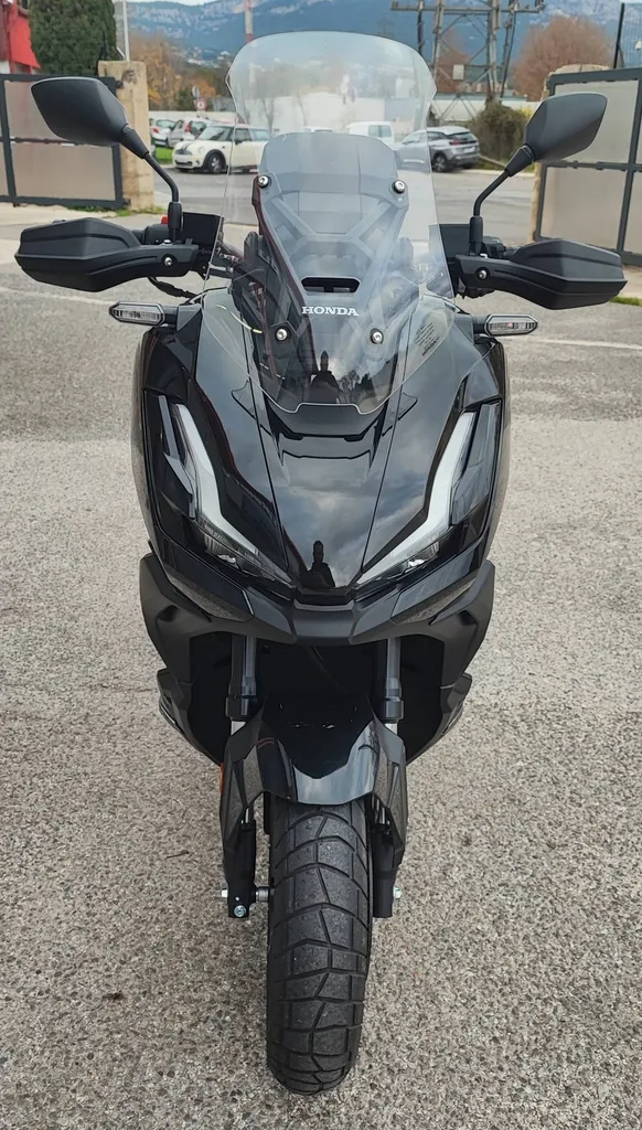 HONDA ADV 350 DU 06/2025 AVEC 1200KM.