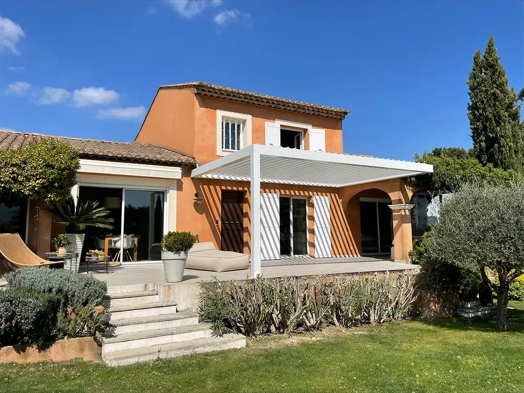 Votre pergola bioclimatique à lames orientables sur mesure dans le Sud-Est