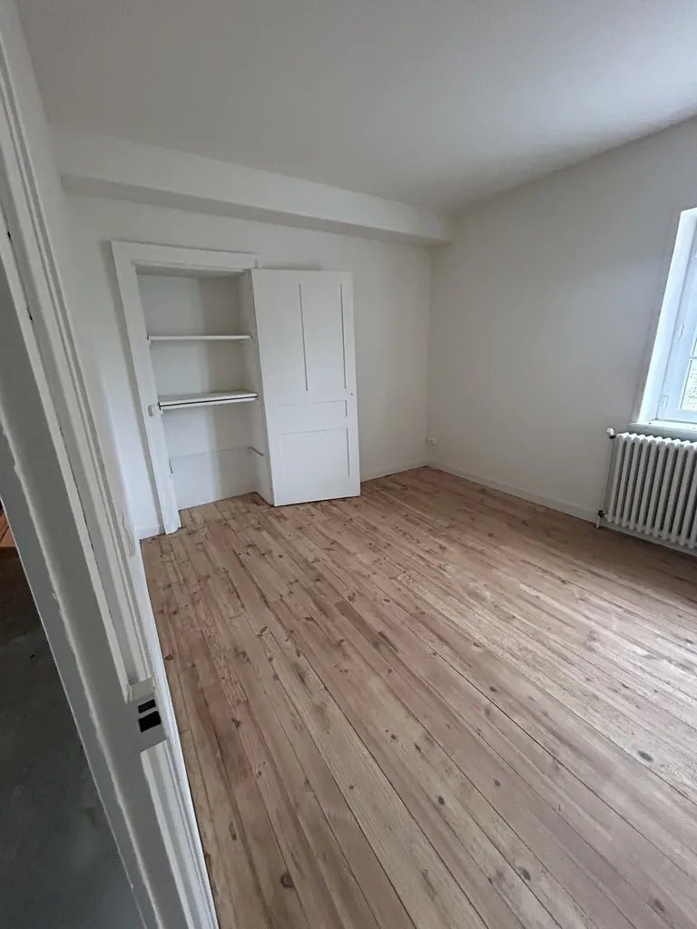 Séjour rénové avec amélioration des volumes et finitions intérieures dans une maison ancienne à Saint-Lager (Rhône 69