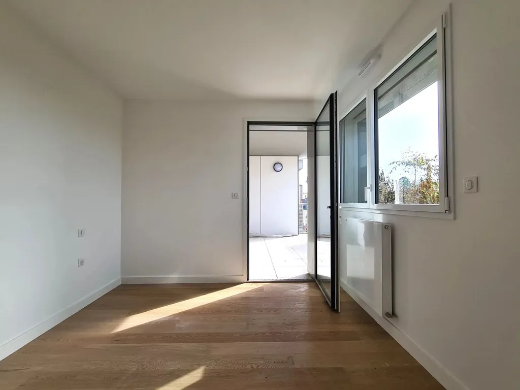 appartement très lumineux à vendre dans le centre ville du mans avec terrasse et parking