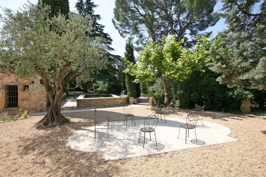 Château restauré dans un domaine privé