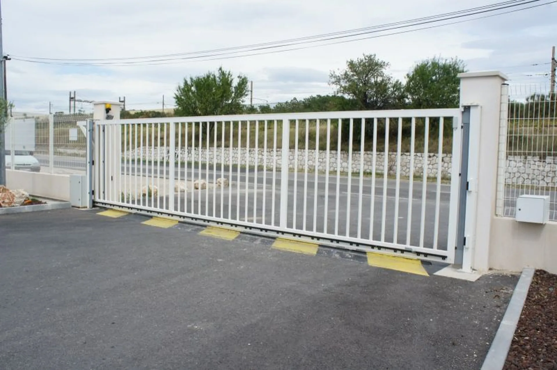 Fourniture et pose d'un portail coulissant sur Rognac