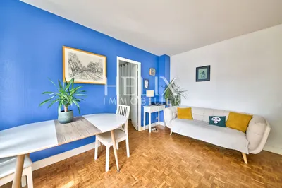 Un bel appartement 4 pièces de 73 m² quartier Princesse au Vésinet.Un séjour avec balcon, trois chambres, une place de parking extérieur et une cave.Proche écoles et commerces. Lumineux et sans vis-à-vis.Exclusivité Hélix Immobilier.