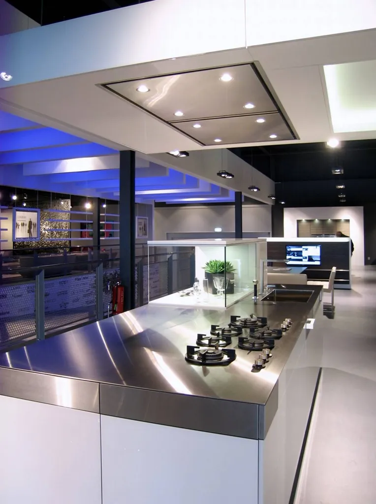 Ilot central sur mesure en inox 4 mm avec hotte Neerim sur mesure