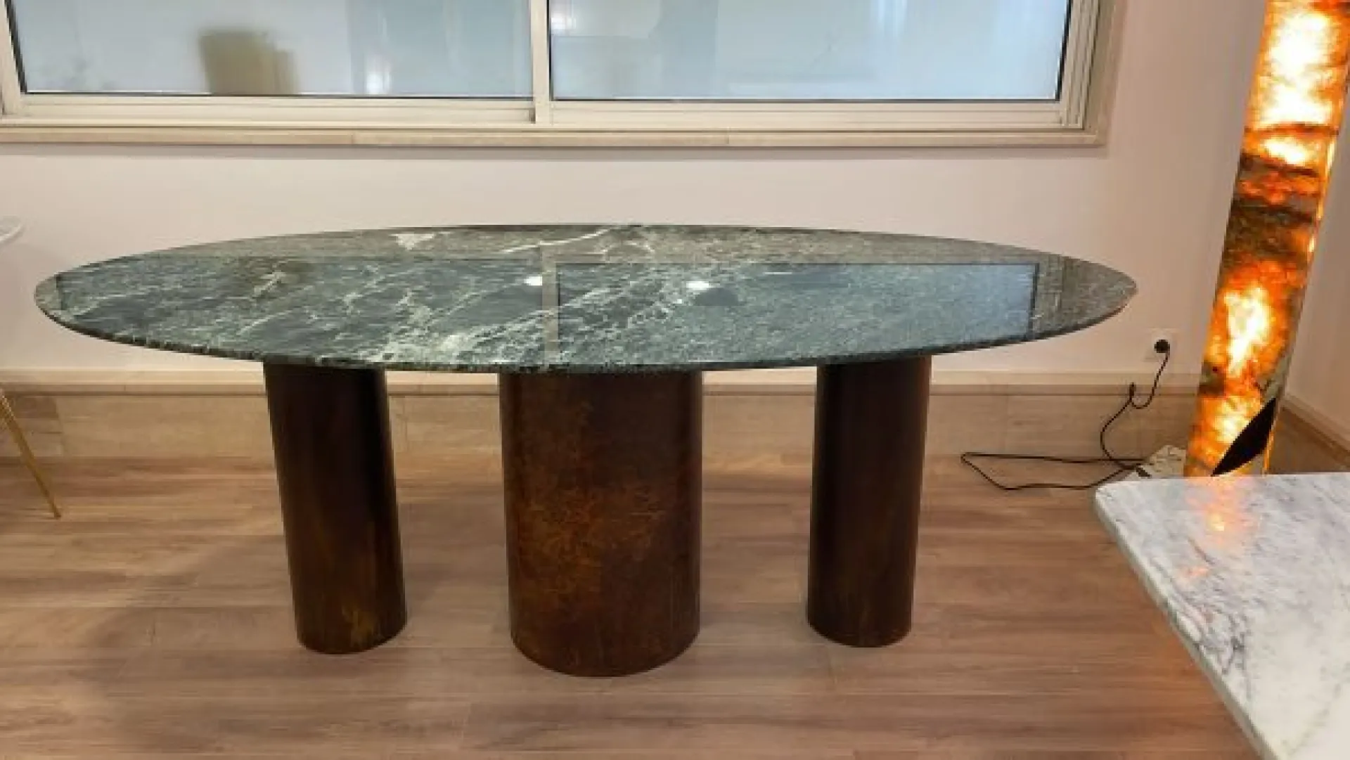 Table à manger en marbre Verde Alpi avec pieds en acier Corten