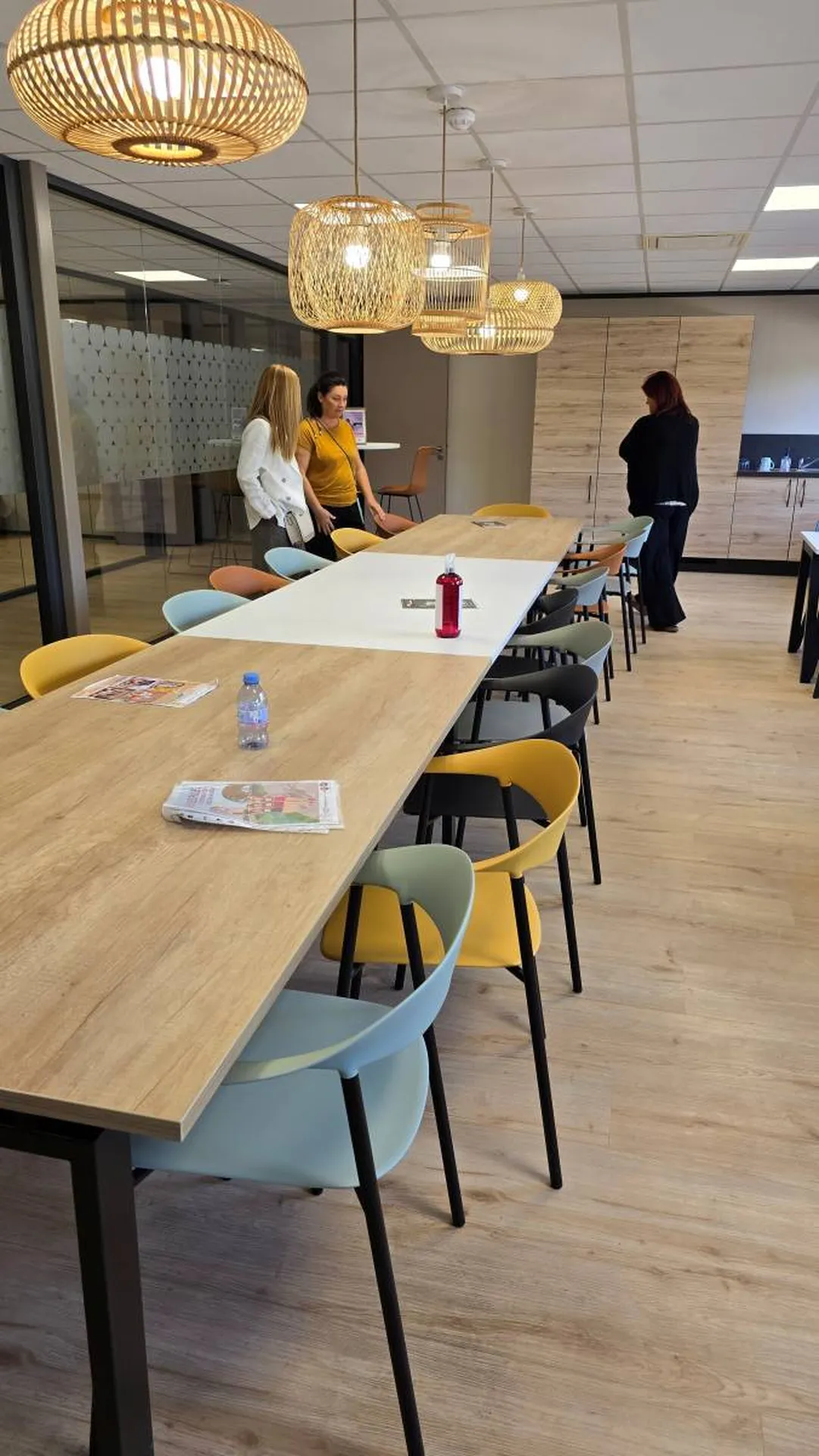 Table haute ASTRO Buronomic à Cabrière d'Avignon