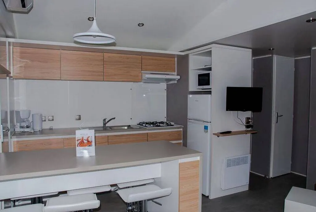 location de mobil home avec cuisine équipé vias