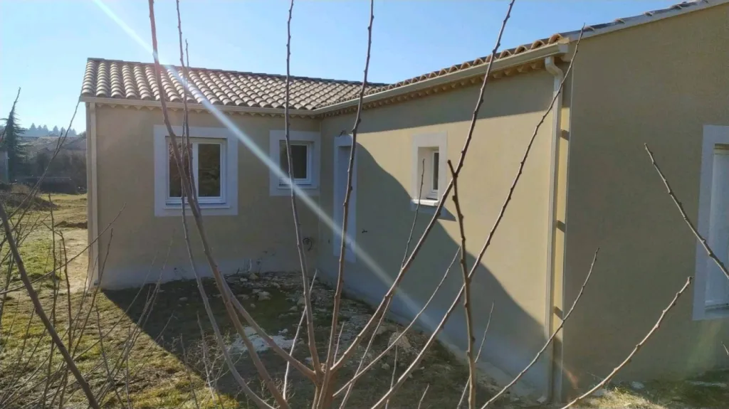 Installation de gouttières aluminium à Vedène