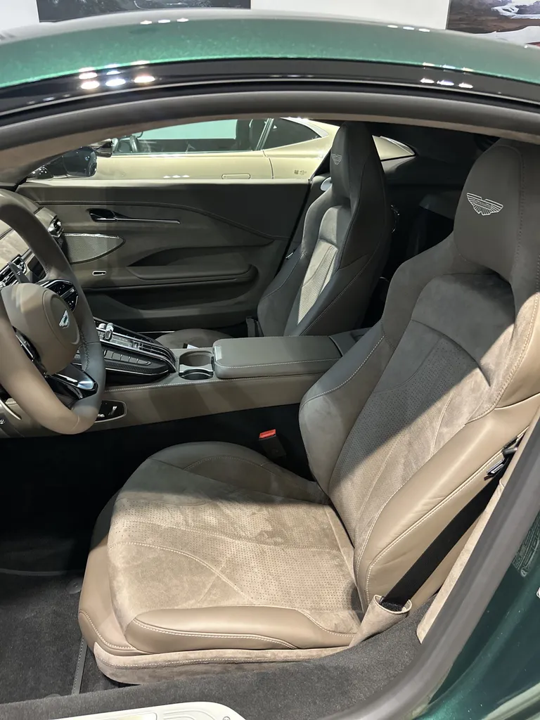 Film de protection PPF Aston Martin Vantage spécialiste de la protection carrosserie sur l’Ouest Lyonnais proche Tassin la demi lune 