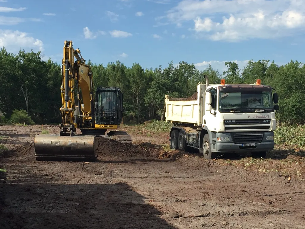 Spécialiste du terrassement pour préparation de terrain à Saint-Laurent de Médoc.