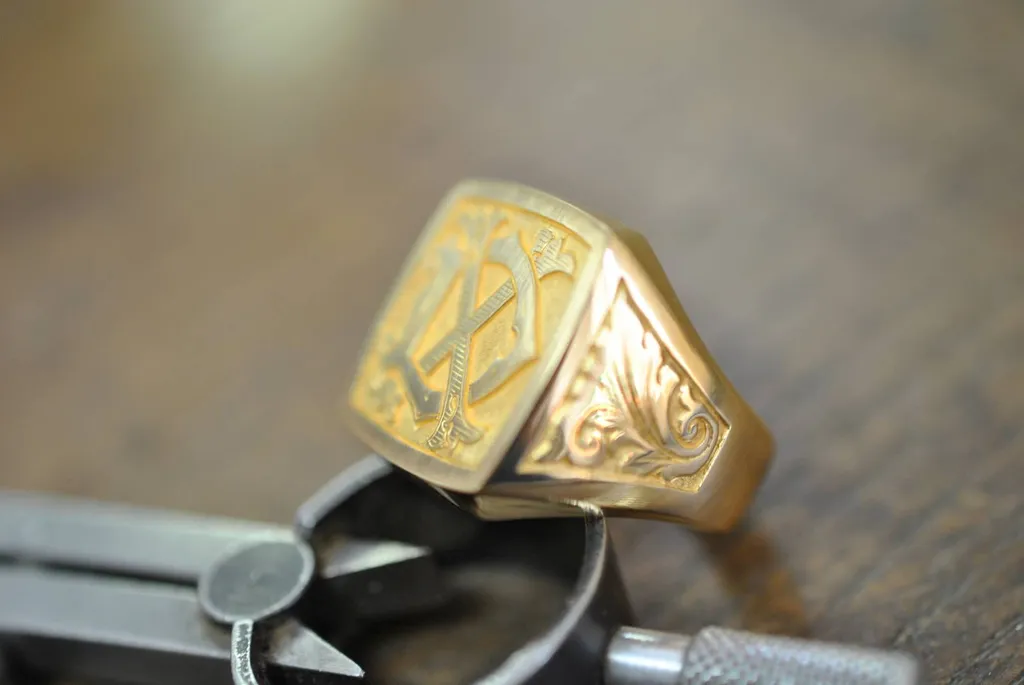 Chevalière gravé en or jaune