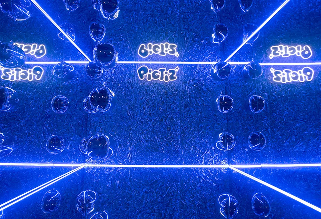 Installation d’une Mirror Box immersive pour dynamiser un stand sur un salon pro à Nice et Cannes