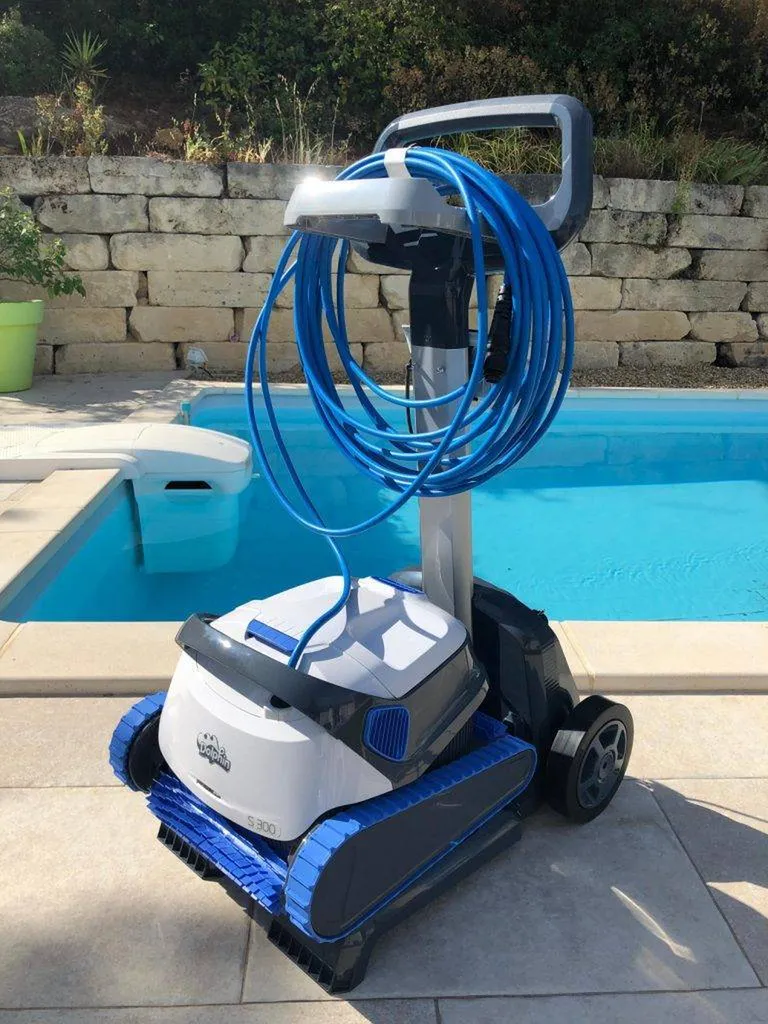 Robot de piscine Maytronics - Dolphin S300 - Aquarev'Piscines - La Verdière 83560