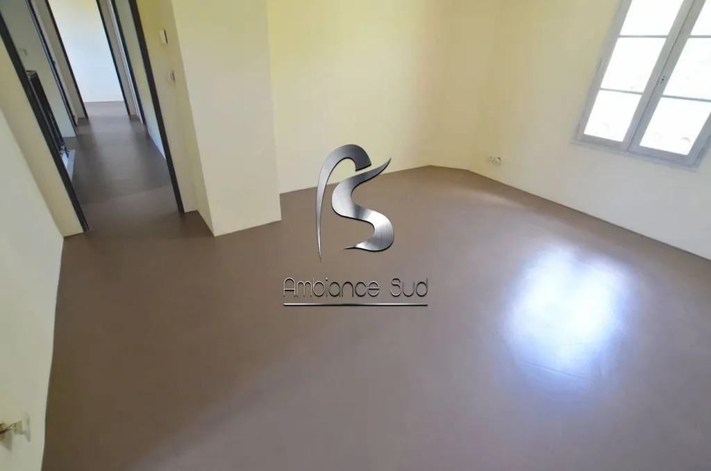 AMBIANCE SUD BETON CIRE TALOCHE A SAINT TROPEZ