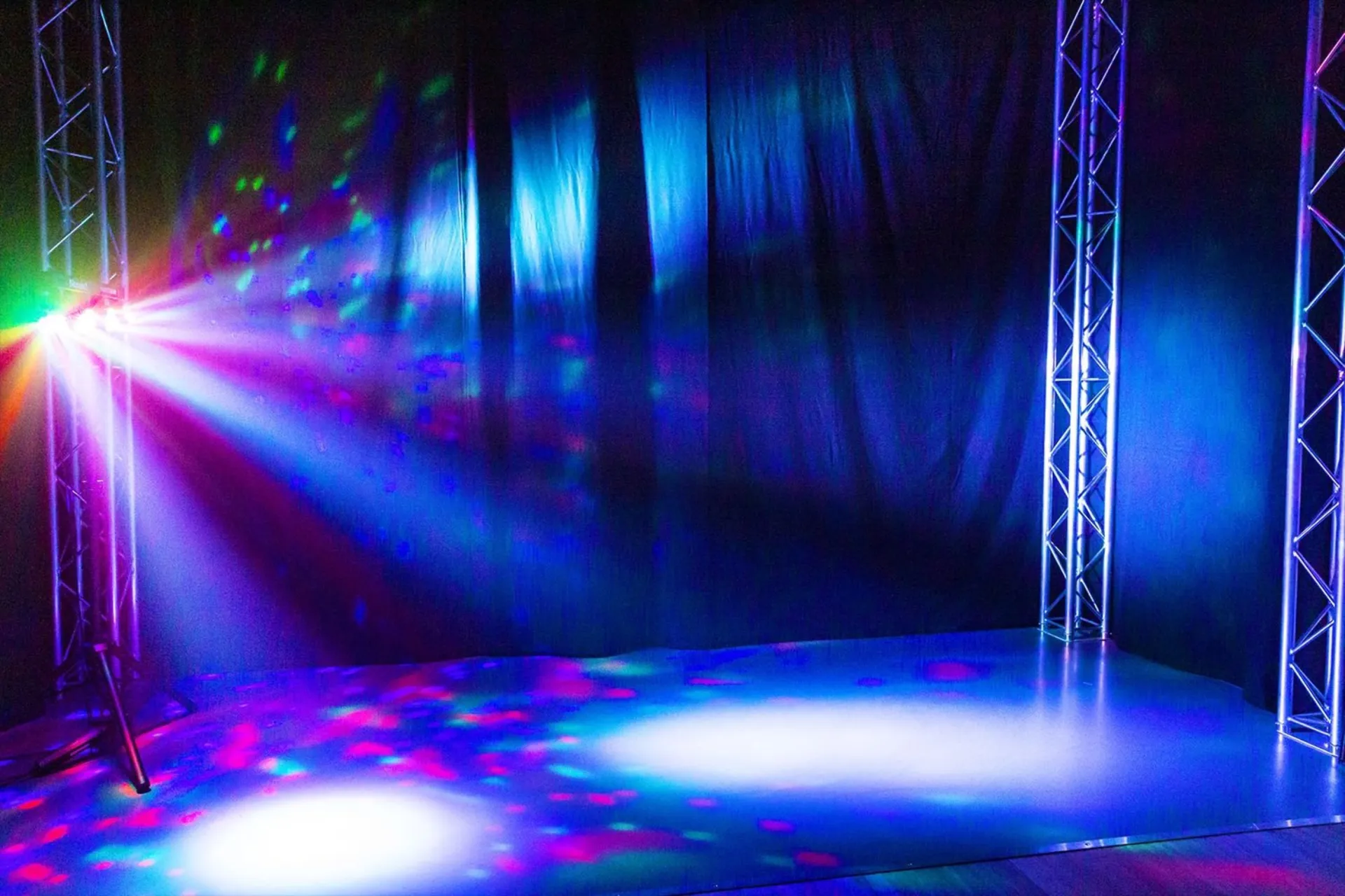 location effet lumière pour soirée dj à Hyeres dans le var