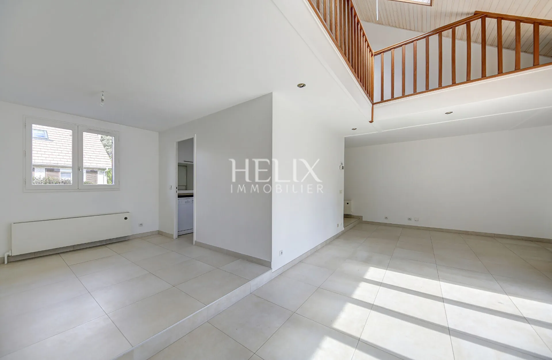 Maison Montesson 155 m2 avec une chambre au rez-de-chaussée et jardin