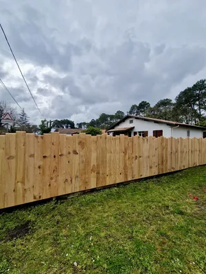 Création clôture en volige esthétique et durable à Gujan-Mestras, bassin d’Arcachon