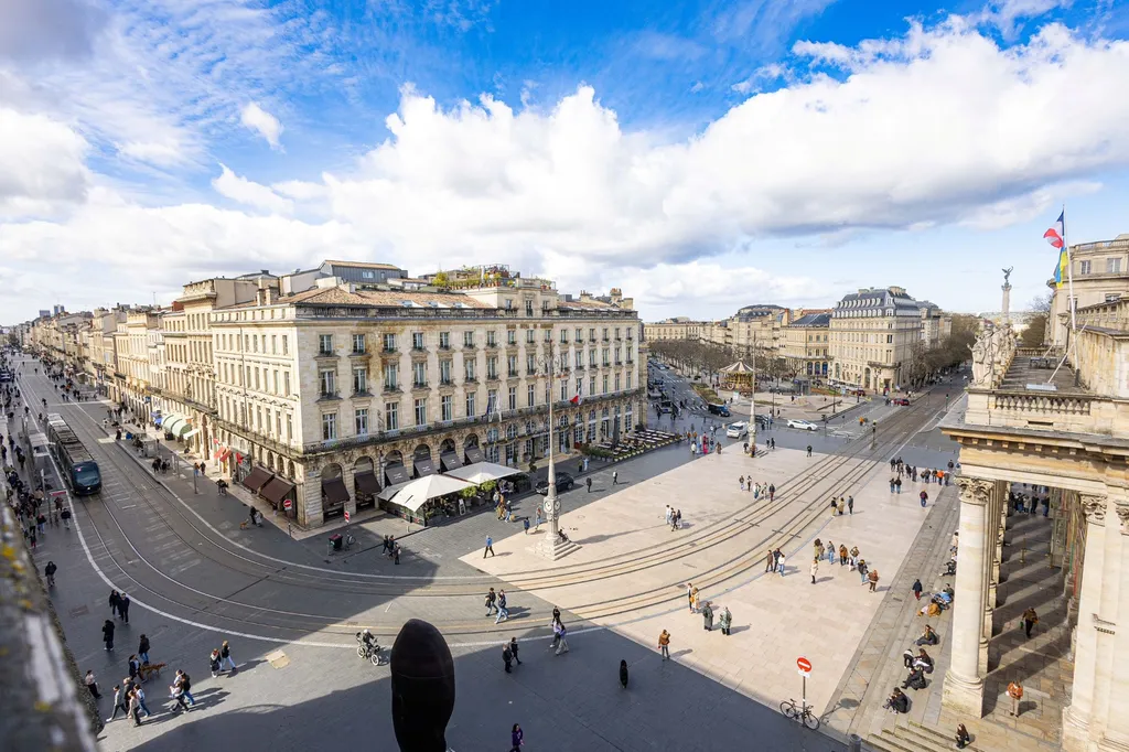 Superbe appartement en duplex au dernier étage avec terrasse, Place de la Comédie Bordeaux