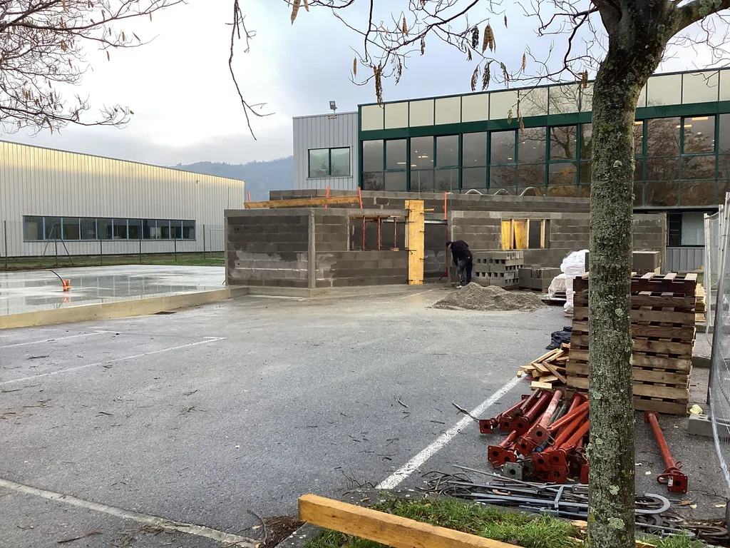 Création d’un radier et fondations spéciales pour bâtiments modulaires sur sol instable – Saint-Vallier (26)