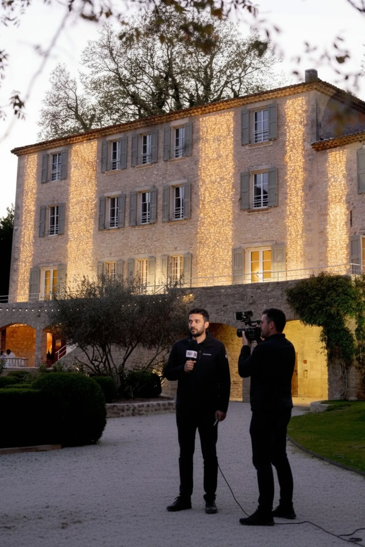 Trouver domaine pour tournage documentaire sur Monteux (proches Avignon) : Domaine de charme avec dortoir, brasero, et un cadre authentique provençal.