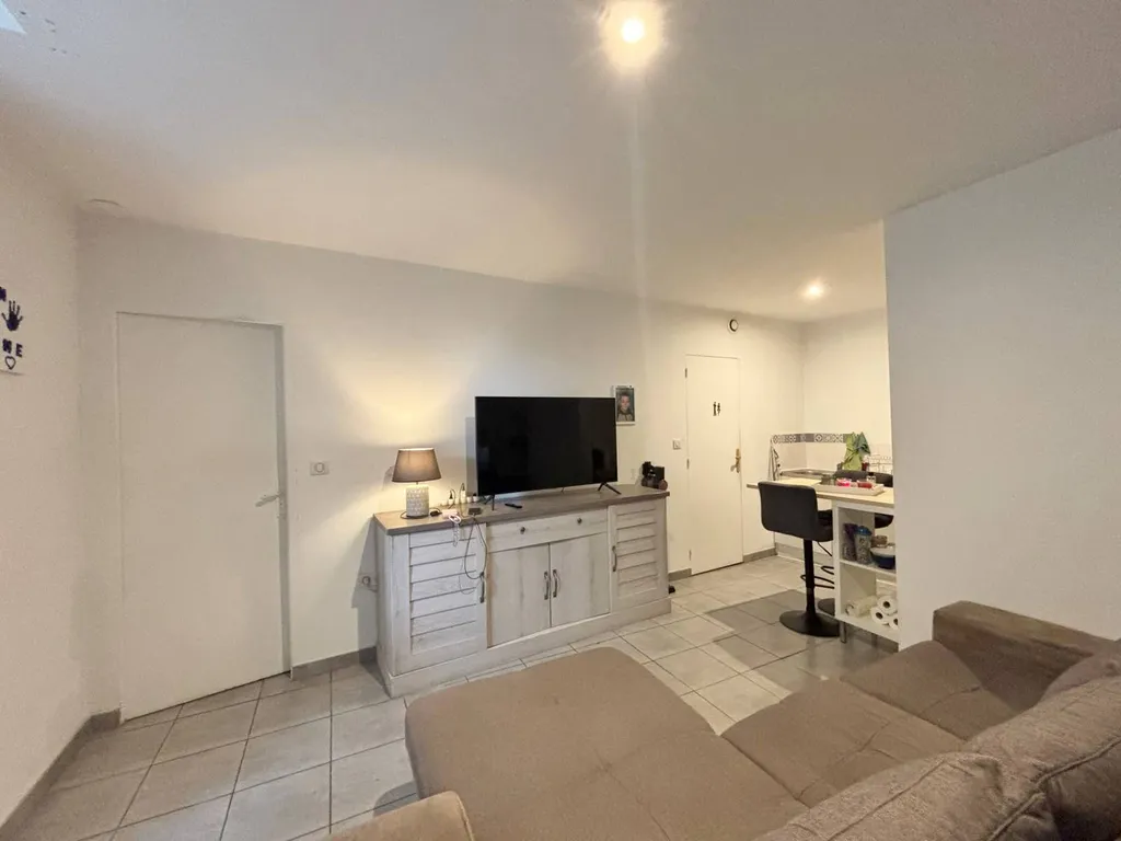 Aubagne T2 à vendre au RDC d'un immeuble du centre ville