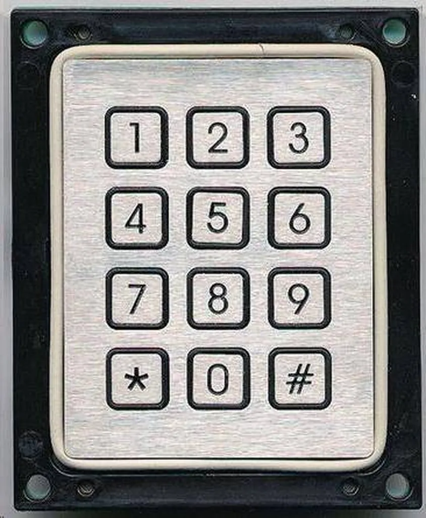 Sécurisation par digicode et caméra d'un hall d'immeuble à Pessac par BSA