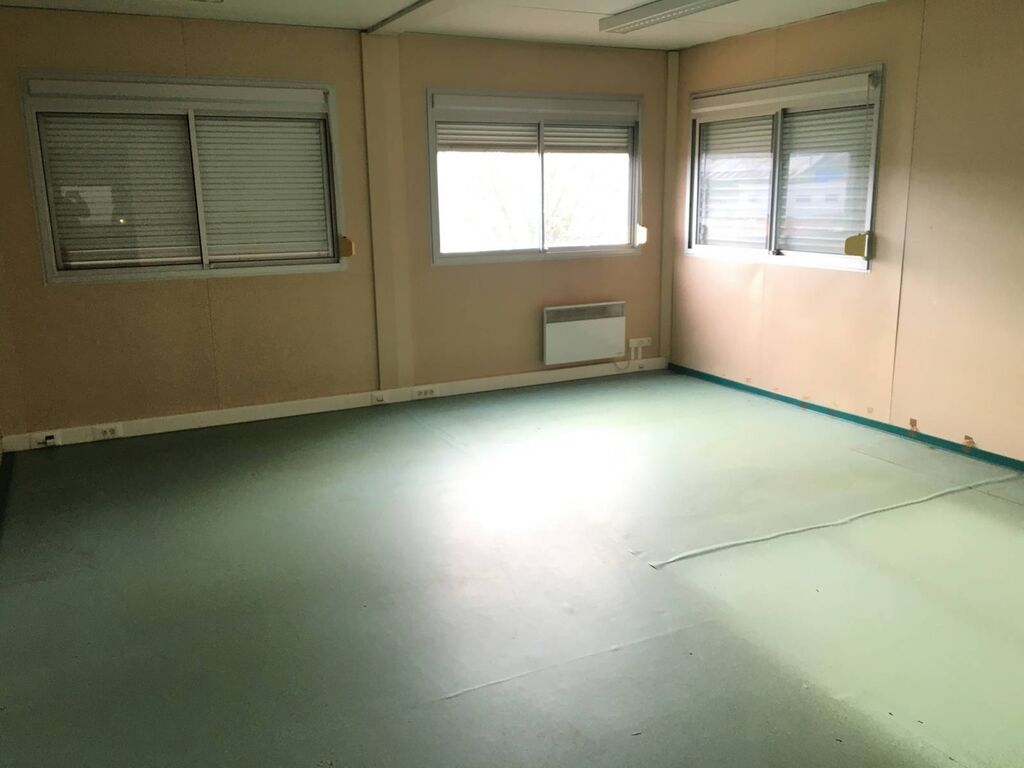 A vendre : Ensemble de 2 locaux industriels à Notre Dame de Gravenchon