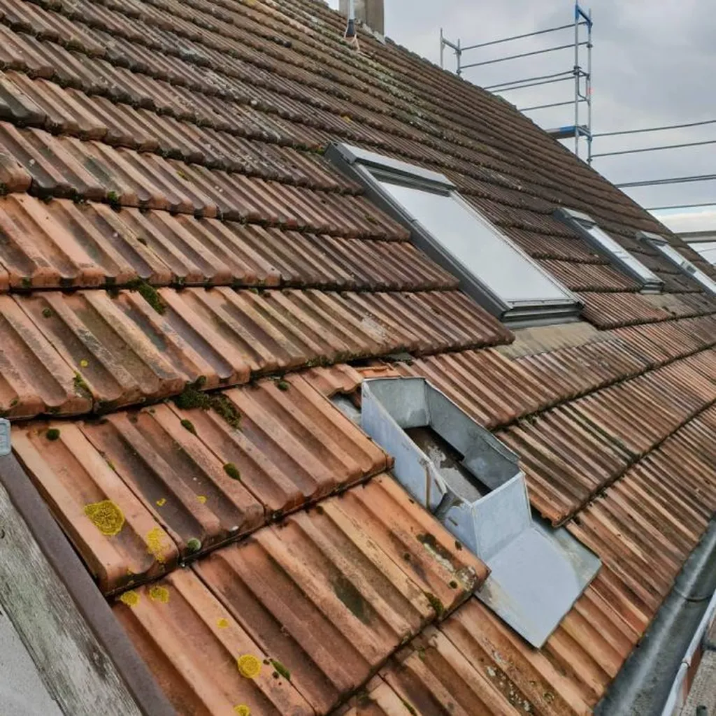 Rénovation de Toiture à Weitbruch : Réfection Totale en Tuiles Terre Cuite, Isolation et Zinguerie dans le Bas-Rhin
