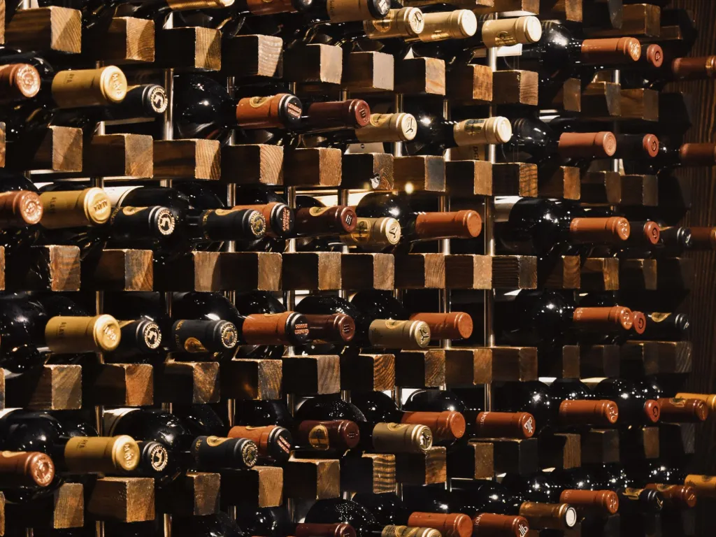 Cave à vin dans un château avec une restauration patrimoniale à Hyères dans le Var