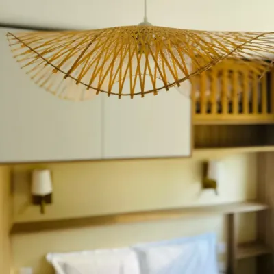 Chambre parentale repensée avec rangements fonctionnels et esthétiques, par l’Atelier D. architecte d’intérieur à Bordeaux