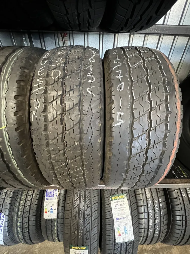 Pneus occasions en 15 pouces camionnette aux alentours de Mende 