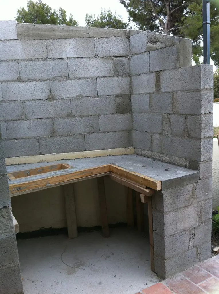 Réalisation d'un barbecue maçonné à Salon de Provence