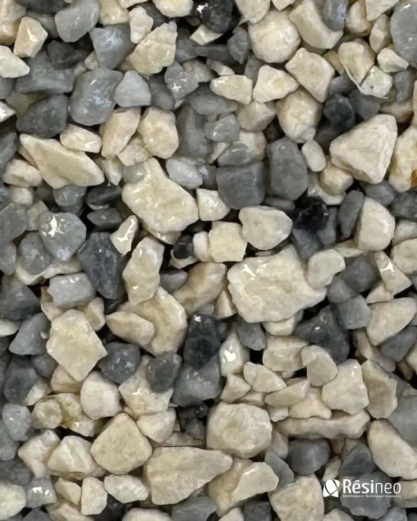 Résineo Drain Marbre, solution drainante décorative en granulats naturels pour sols extérieurs esthétiques durables