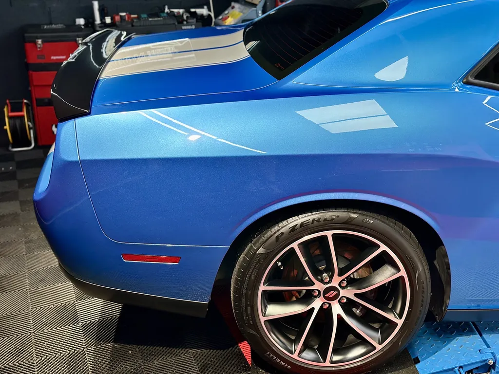 Traitement céramique , detailing Dodge Challenger spécialiste sur Vaugneray 
