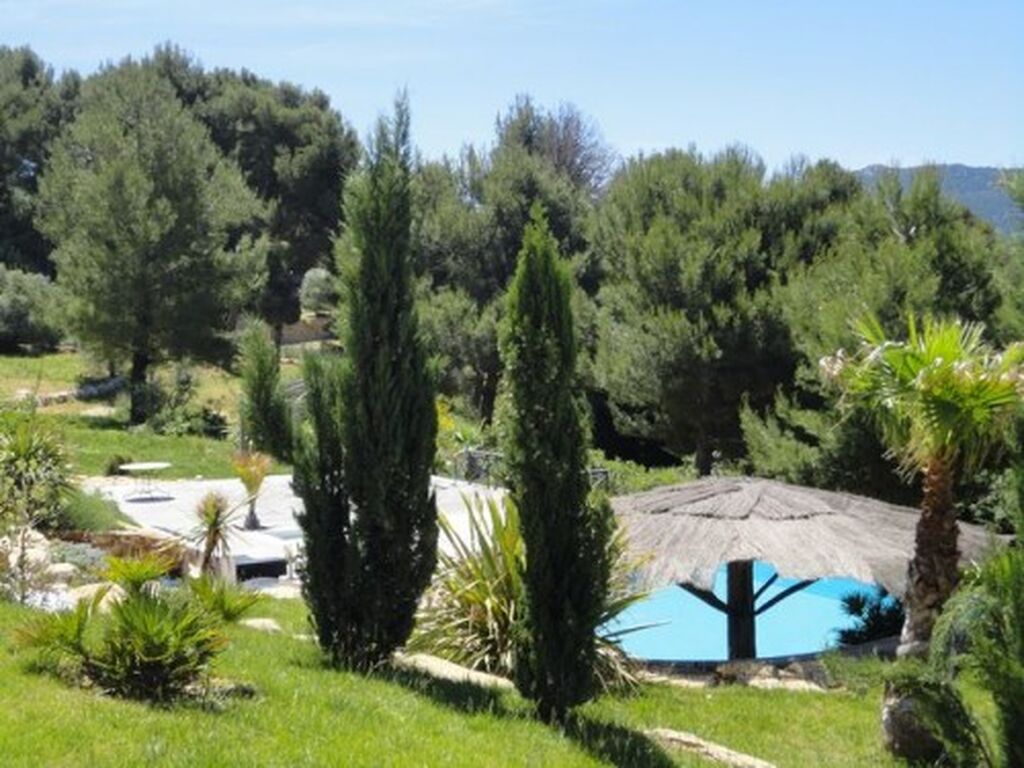 GEMENOS VENTE Maison 5 Gémenos de 225m² sur 8000m² avec piscine et T3 indépendant 