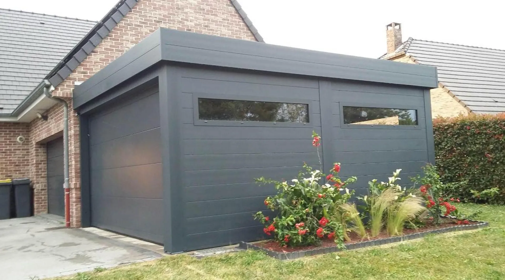 Carport aluminium avec vitrage intégré pour apport de luminosité