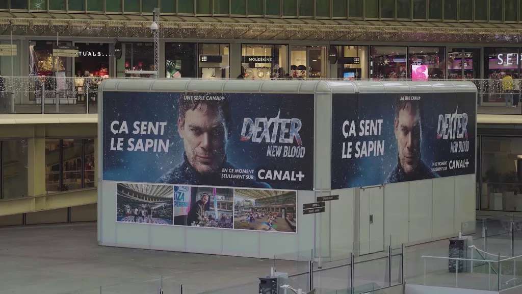 Réalisation d'une vidéo marketing/communication pour l'entreprise Clear Channel à l'occasion de la campagne Canal + pour  la série Dexter au centre commercial Les Halles à Paris