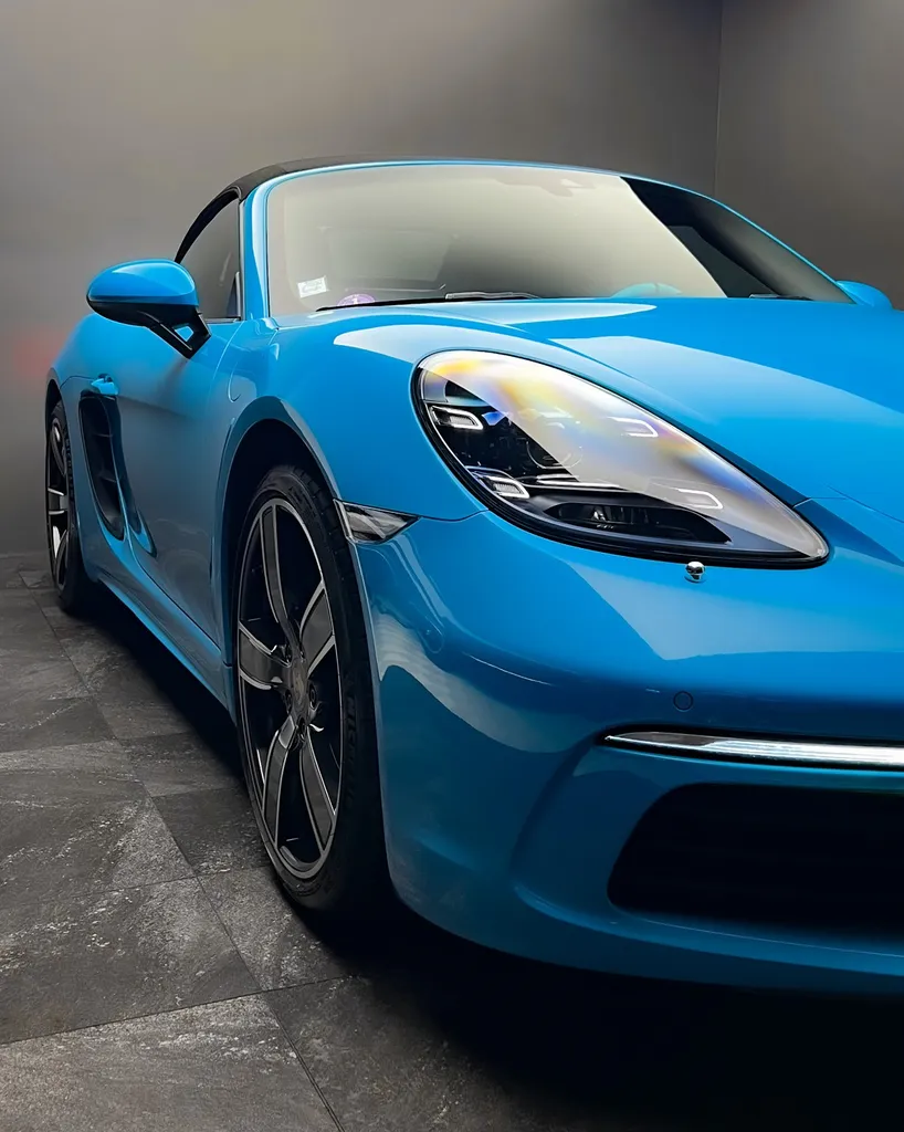 Faire un nettoyage extérieur et un lustrage brillance sur une Porsche 718 Boxster chez DSP Service à Le Mans