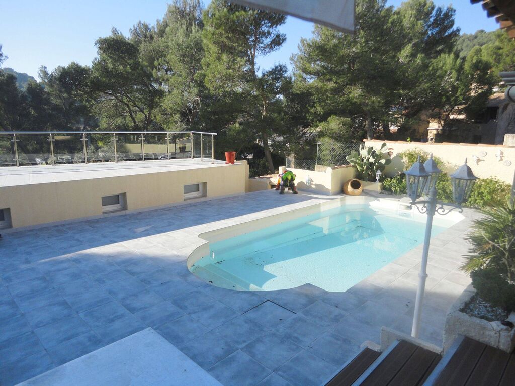 a vendre maison carnoux avec studio independant